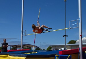 Hannah Bartl clearing 2.00m in pole vault