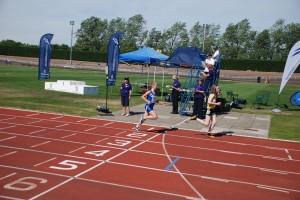 Sophie finishing 800m in new PB 2.56